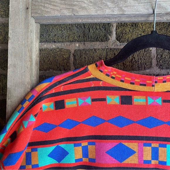 Vintage Geometric T~shirt - Picture 2 of 5
